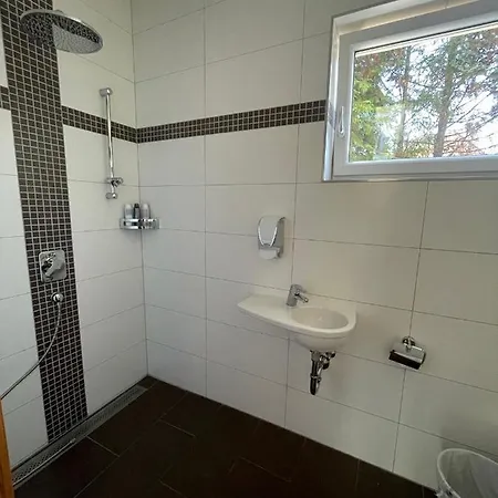 „1. Work & Sleep Luxury Apartment“ Fuer Arbeiten & Wohnen !