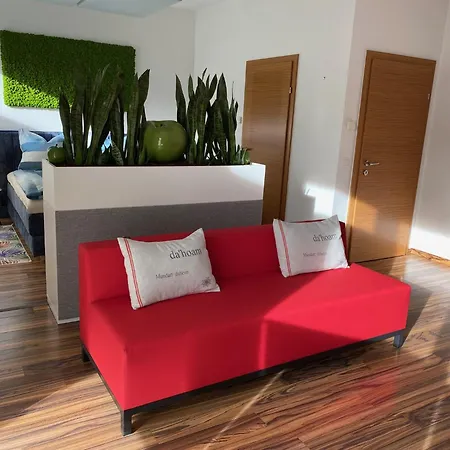 „1. Work & Sleep Luxury Apartment“ Fuer Arbeiten & Wohnen !