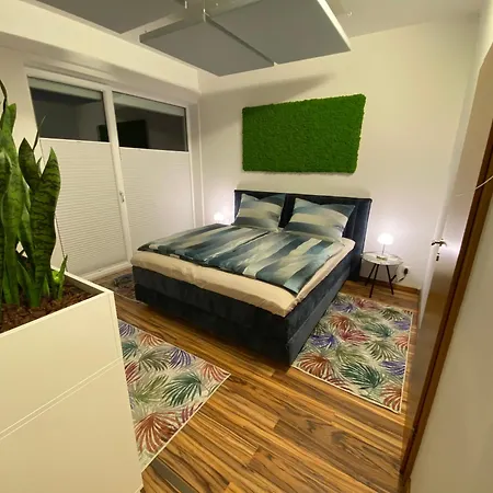 „1. Work & Sleep Luxury Apartment“ Fuer Arbeiten & Wohnen ! Appartamento