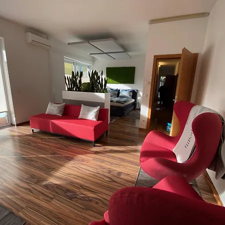 „1. Work & Sleep Luxury Apartment“ Fuer Arbeiten & Wohnen ! *